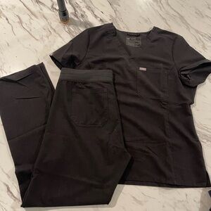 Figs Black Scrub Set